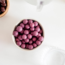 SLOWLANDIA � �ierne r�bezle v bielej �okol�de 150 g