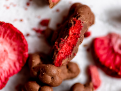 SLOWLANDIA � Jahody v mlie�nej �okol�de 150 g