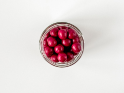 SLOWLANDIA � Lieskovce v bielej �okol�de s malinami 100 - 620 g