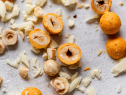 SLOWLANDIA � Lieskovce v bielej �okol�de s rakytn�kom 200 g