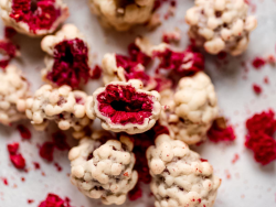 SLOWLANDIA � Maliny v bielej �okol�de 120 g