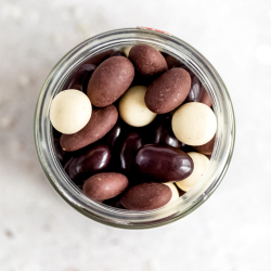 SLOWLANDIA � V�ber dra�ovan�ch orechov v �okol�de 250 g